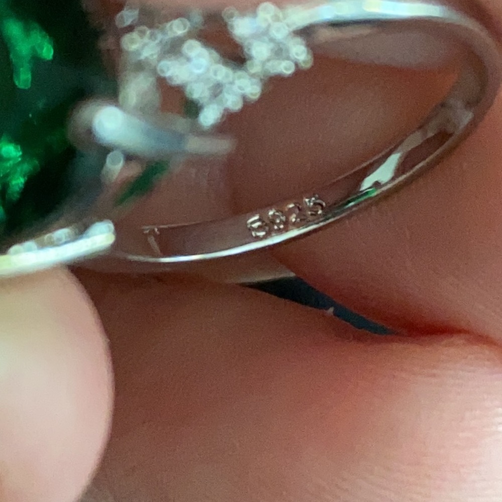 925  Silver Diamond Emerald Ring - Picture 5 of 5